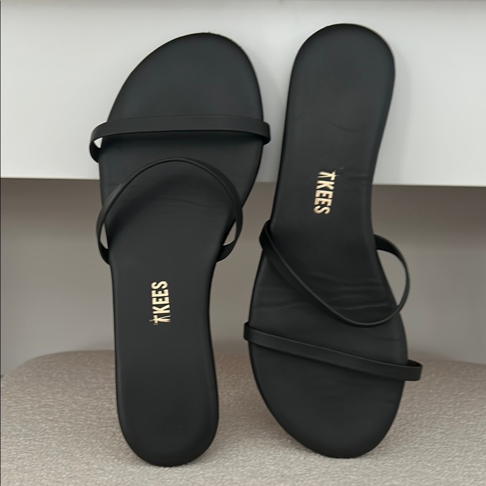 TKEES Women's Sleek Black Sandals